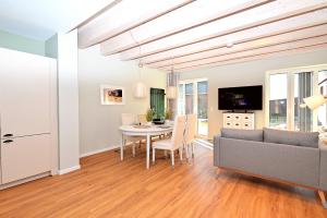 a living room with a table and a couch at Residenz R1 App 3 in Behrensdorf