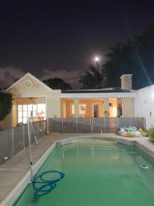 a swimming pool in front of a house at night at Casa Colibrí zona Parque Saavedra de La Plata in La Plata