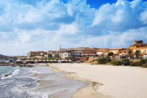 a beach with a group of houses and the ocean at Apartment in Paduledda 53780 in Cascabraga