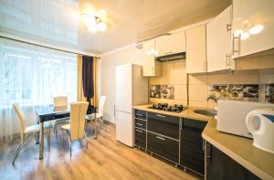 A kitchen or kitchenette at Apartments on Svobody Avenue- the center of Lviv