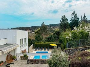 a house with a swimming pool in a yard at Casa das Rampas - Nature Retreat with Pool in Moledo