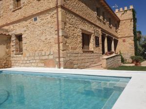 a large swimming pool in front of a building at Casa Rural Galatea especial Grupos in Ossa de Montiel +13 photos