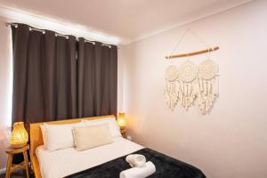 a bedroom with a bed and a chandelier at Mountain Oak 2 Jindabyne in Jindabyne
