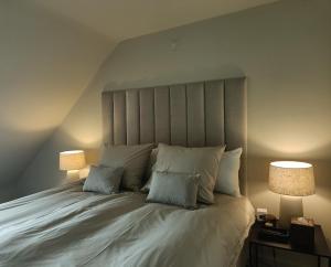 a bedroom with a bed with two lamps on it at Boutique Apartment Perenne in Maastricht