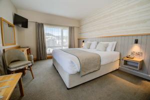 a hotel room with a large bed and a window at Beach Hotel & Restaurant in Downings