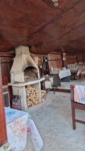 a large brick oven in a building with a room at Cabana Angela in Râșca