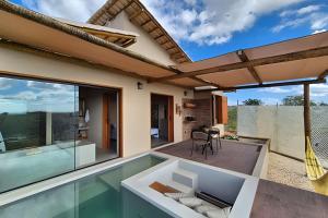 an outdoor living area with a pool and a patio at Santo Cipó - Cabanas Românticas pertinho de BH - Privacidade total e vista deslumbrante in Jaboticatubas
