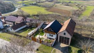 an aerial view of a house with a fence at Kuća za odmor Kiljer - priroda, pogled i slavonski ugođaj in Grgurevići