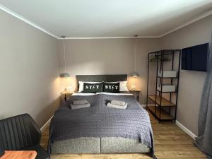 a small bedroom with a bed and a chair at Mittendrin 102 in Sylt
