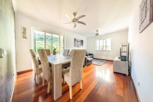 a dining room with a table and chairs at Ocean Gardens Apartment by Mth in Caniço