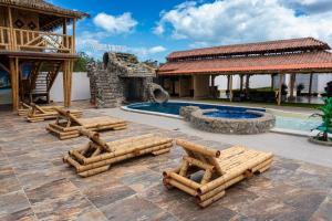 a resort with a swimming pool and a building with a swimming pool at Estados Unidos Experience in Ríohacha