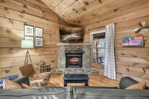 a living room with a couch and a fireplace at Dog friendly, Hot Tub & Near Tuckaleechee Caverns in Townsend