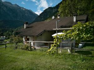 a house on a hill with mountains in the background at Casa Davide Valdaone in Daone