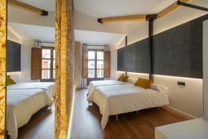 a bedroom with two beds and a chalkboard on the wall at Patio Nazarí Suites in Granada