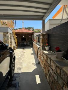a car parked in front of a brick wall at Megi Cozy Apartment Polygyros Chalkidiki in Polygryos +4 photos