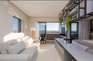 a living room with a couch and a television at Apartamento Premium - Melhor vista de Curitiba in Curitiba +21 photos