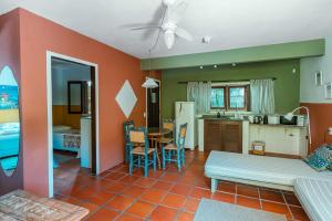 a room with a kitchen and a living room at Pousada Vila Tamarindo Eco Lodge in Florianópolis