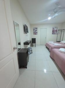 a room with two beds and a sink and a mirror at Hotel Mexico in Cancún