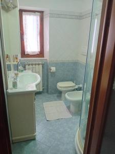 a bathroom with a sink and a toilet at Appartamento La Volpe in Pian degli Ontani +22 photos