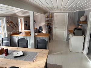 a kitchen with a counter and a table and a counter top at Cosy mountain cabin 875m near Turufjell, ski, fishing, hiking and quiet nature in Flå