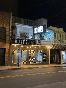 a building with a hostel on a street at night at Como en casa Hostel in Posadas