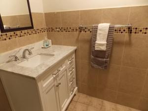 a bathroom with a sink and a shower at La Sierra Departamento 1 in Ciudad Juarez +9 photos