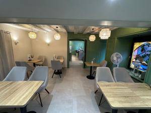 a restaurant with tables and chairs in a room at Gästehaus Mack - Mosel Rooms & Restaurant in Trittenheim