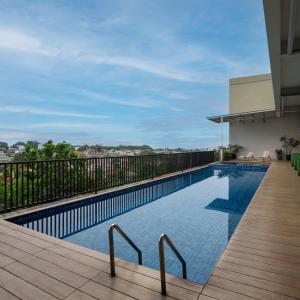 a swimming pool on the roof of a building at Grande Padjadjaran Hotel in Kamparganya
