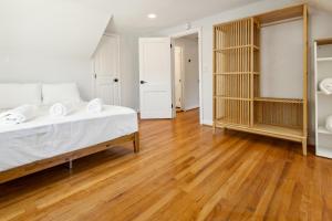 a bedroom with a bed and a wooden floor at Tog Gun R&R I in Norfolk +34 photos