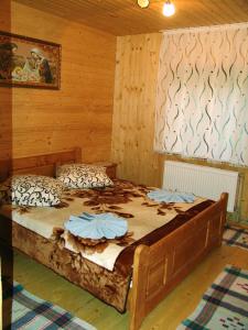 En eller flere senger på et rom på Sadyba Vasha Hata