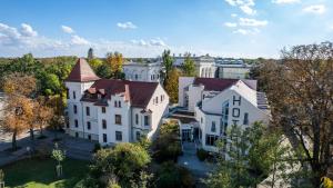 an aerial view of a large white house at Hotel am Kurpark in Schönebeck