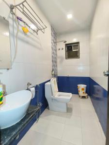 a bathroom with a tub and a toilet and a sink at Hotel Nisha in Mahabaleshwar +39 photos