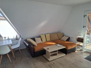 a living room with a couch and a table at Autentic Adorabil Apartment in Albeştii Pămînteni