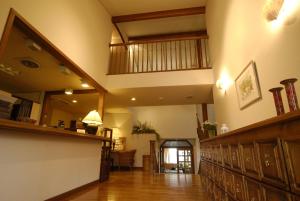 a hallway of a house with wooden floors and ceilings at Gardenvilla Shirahama in Shimoda