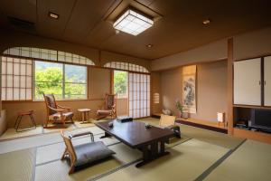 a large living room with a table and chairs at Suihoen in Gero
