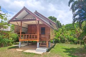 a small wooden house with a roof at Affordable shack in Ko Yao Noi