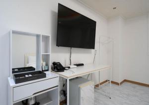 a room with a desk with a television on the wall at Hasen Dangjin Tourist Hotel in Dangjin +29 photos