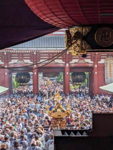 a large crowd of people in an auditorium at Guest House Tokyo Samurai in Tokyo