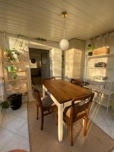 a wooden table and chairs in a room at Souterrainwohnung mit Badesteg an der Paar in Friedberg
