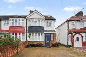 a house with a black door and a brick yard at Finest Retreats - Twickers Townhouse in Whitton