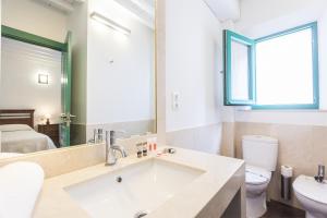 Un baño de Laurel Suites Apartments