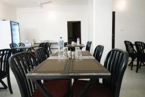 a dining room with a table and chairs at Gangabagh by Divine Trails - Hotel Near Har Ki Pauri, Haridwar in Haridwār