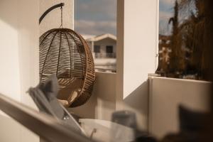 a rattan basket hanging from a window on a balcony at Das Parkhotel - Südtirols nördlichster Punkt in Bad Wörishofen