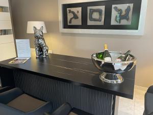 a black counter with a bowl on top of it at La Villa Séquoia in Les Bordes-Aumont