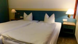 Posteľ alebo postele v izbe v ubytovaní Hotel am Wasserturm