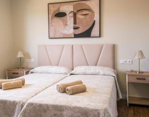 a bedroom with two beds with towels on them at Pensión Casa Rego Sarria in Sarria