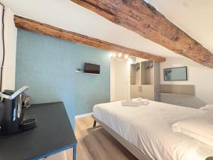 a bedroom with a white bed and a blue wall at Cozy Apartments and Rooms in Caselle di Sommacampagna