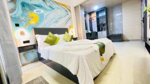 a bedroom with a bed and a painting on the wall at HS Miracle View in Hulhumale