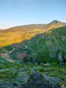 a view of a mountain with a road on it at Casa La Sendera Alojamiento Rural en La Rioja in Santa Engracia