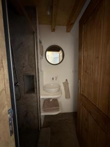 a small bathroom with a sink and a mirror at Casa do Alva in Castelo de Vide